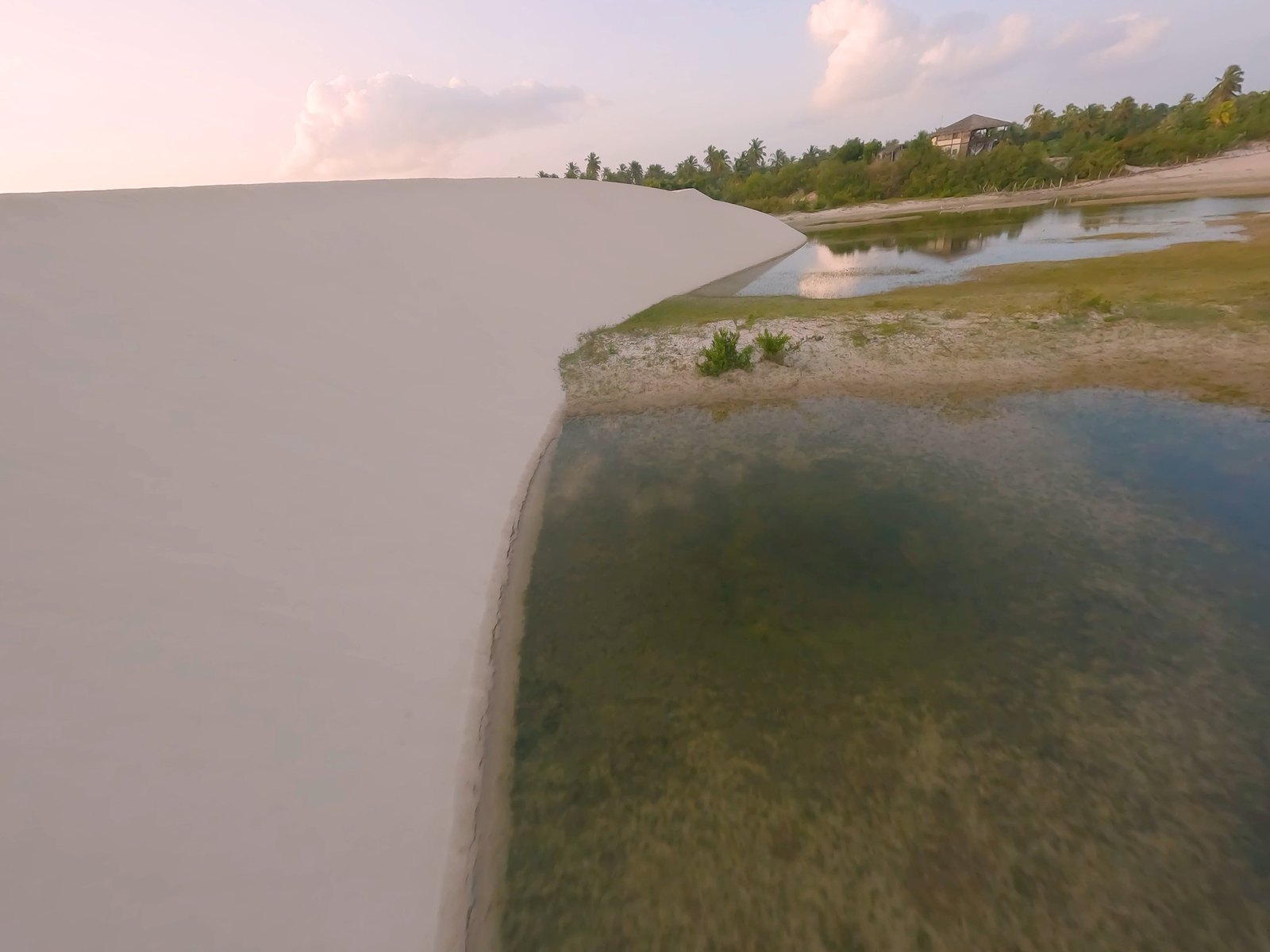 Agua plana y turquesa en Barrinha de Baixo, Ceará